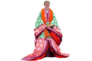 Frau im mehrlagigen kasane-eri Kimono 