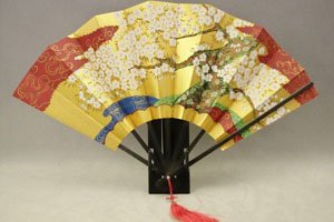 Goldener Sensu Fächer mit Krischblütenbaum