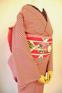 Komon Kimono mit Rot Weißem Schachmuster